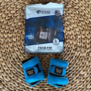 Tiger paw gymnastics gloves